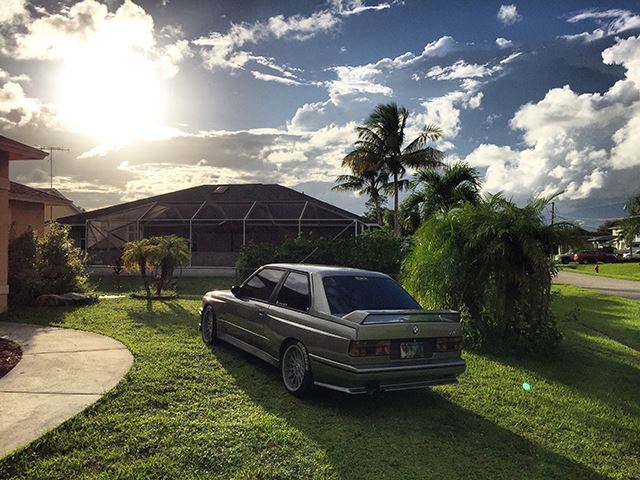 还有比他更爱BMW E30 M3的人么?