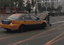 刚走开一会 回来车内就是这样香艳的场景