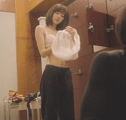 妹子你这表情很容易暴露你以前的职业啊