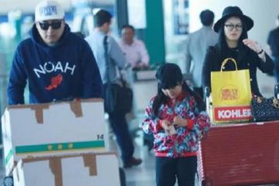 李湘一家皆富贵 座驾霸气十足