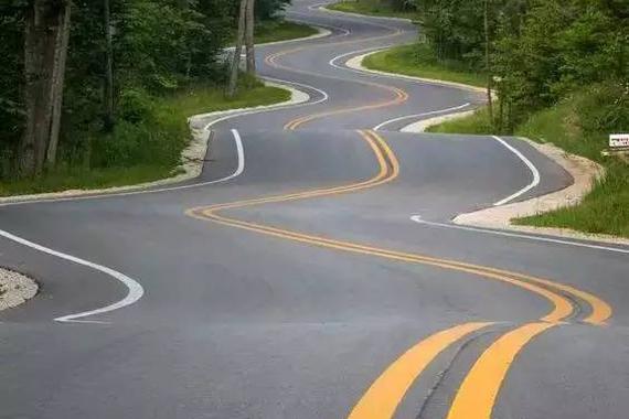 比车震更刺激 蛇蝎美人之“死亡公路”