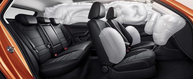 蔚领配备有全方位6安全气囊