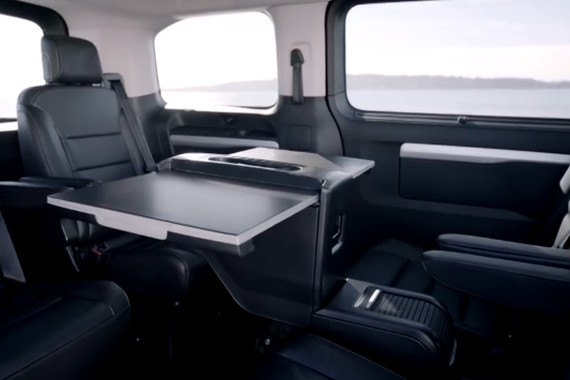 视频：超大液晶屏幕 标致TRAVELLER