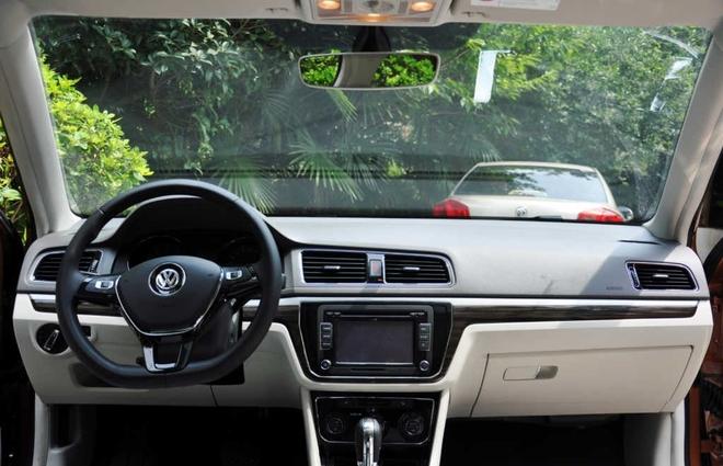 朗行延续了传统的圆润风格,通过细节装饰提升了一些质感