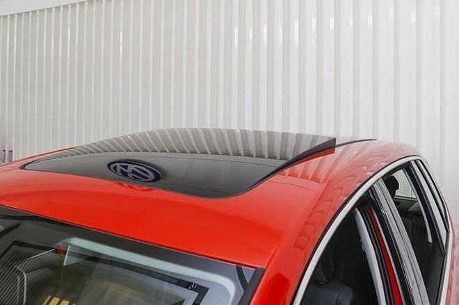 嘉旅拥有全景天窗