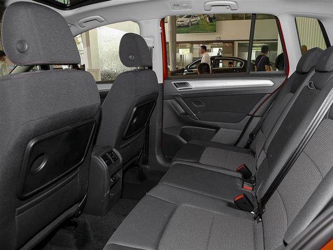 嘉旅的前后排空间