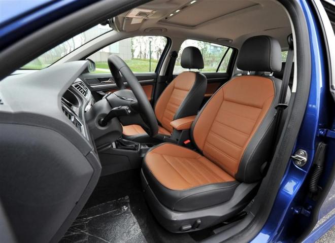 朗行的前后排空间1