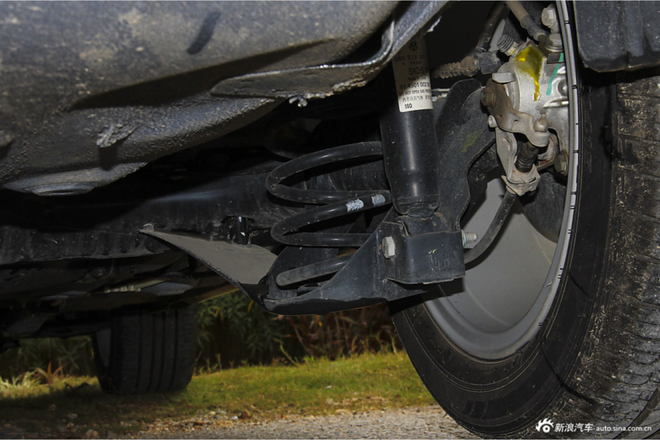 朗行后悬架则为半独立悬架