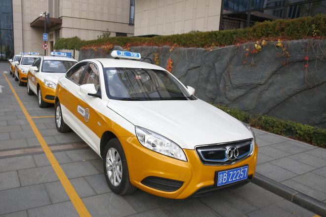 北汽新能源EU220可換電出租車