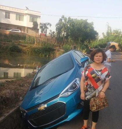 有胸器 我要不要邀请妹子进车里谈谈理想?