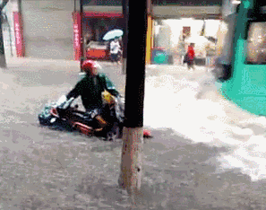 有胸器 我要不要邀请妹子进车里谈谈理想?