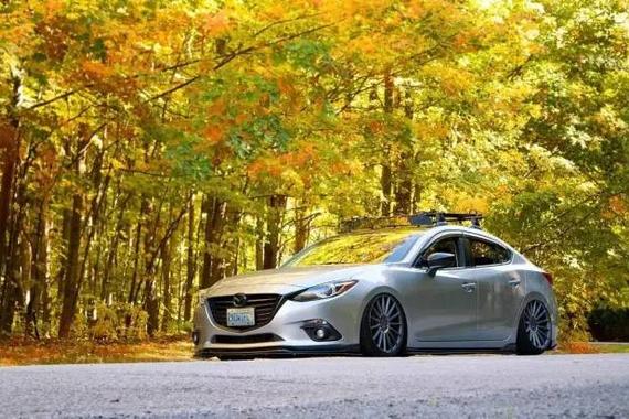 钱都拿来改车 这辆马自达3只能趴地吃土