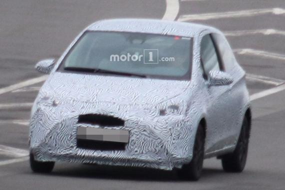 最快2017年底发布 曝丰田全新YARiS谍照