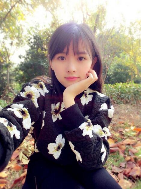 美女穿衣服呢还是没穿 求老司机解答在线等