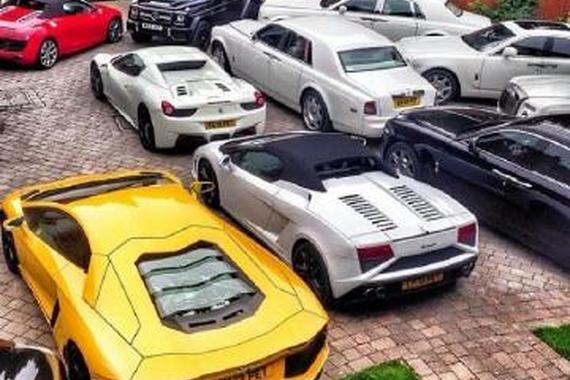 16岁玩超跑 颜值远胜王思聪