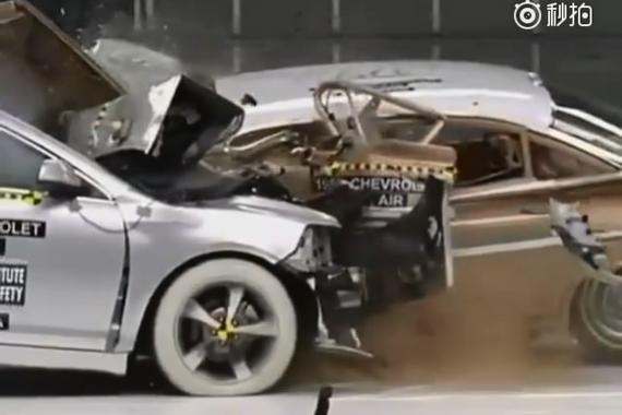 视频：汽车安全进步了多少？撞给你看