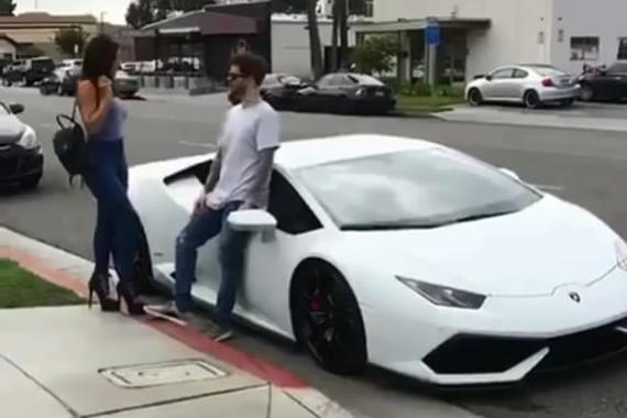 视频：超级跑车竟然对美女没有了吸引力？