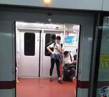 这么大还玩这种东西 让哥哥来教你好不?