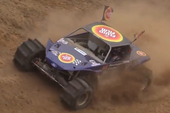 视频：脾气暴躁 玩命冲坡惨摔车