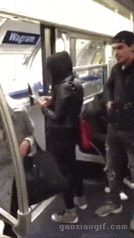每日趣图|捡尸体?男子停车场强奸醉酒女