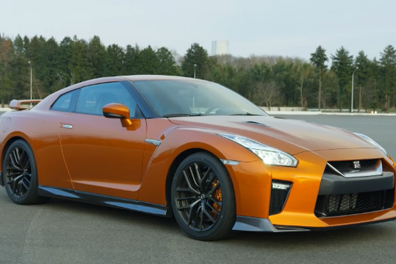 视频：2017款日产GT-R现身 力量感十足