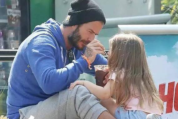 刚拿驾照 贝克汉姆长子获父亲赠车