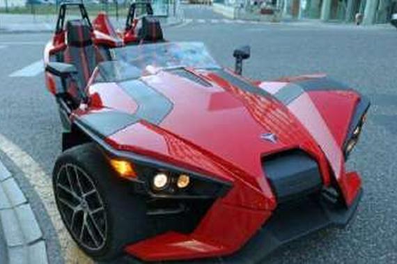 外观酷似法拉利 仔细一看好像少个轮