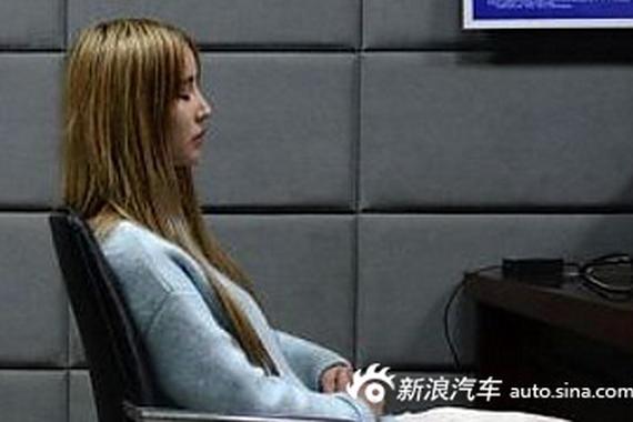 网络女主播醉驾宝马撞隔离栏 被抓后担心掉粉