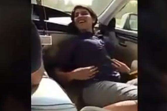 视频：美女在车内劲歌热舞嗨翻天！