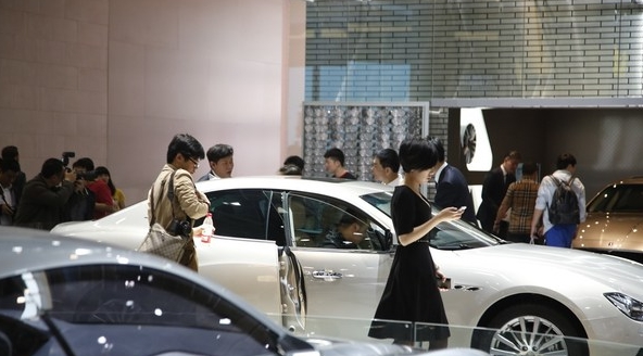没人买只是摆设?土豪来车展只为它们
