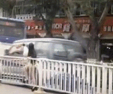 每日趣图|妹子你继续脱啊!我不介意的你跑啥