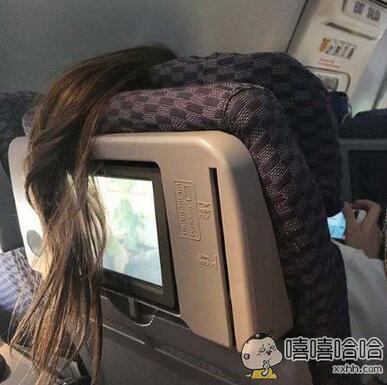 每日趣图|真的憋不住了!美女路上脱裤子尿尿