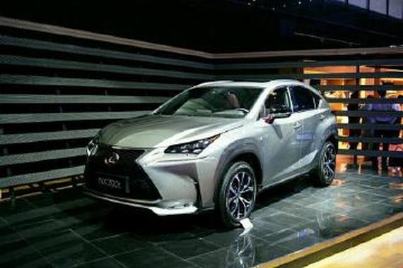 雷克萨斯这款中级车外观炫酷，买它比Q5值