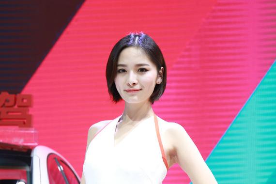 今年车展最强明星脸“阿娇”出场挤爆场馆