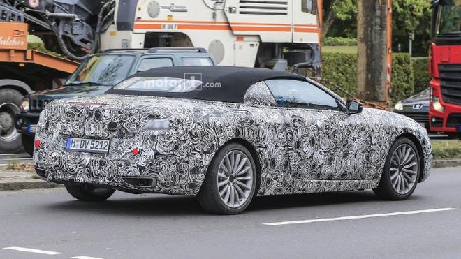 曝宝马新8系软/硬顶谍照 最快2019年亮相
