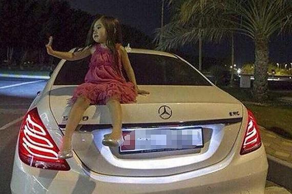 五岁萝莉拥有数台超跑 只因她有这样一个干爹