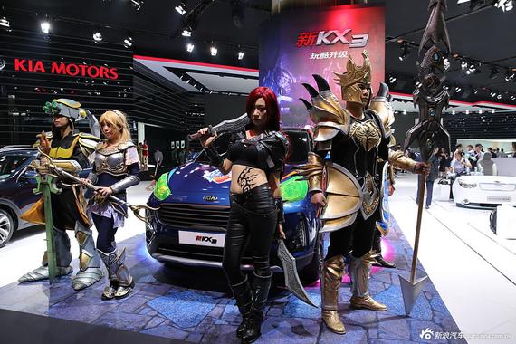 车展上演真人版X战警 展台秒变战场