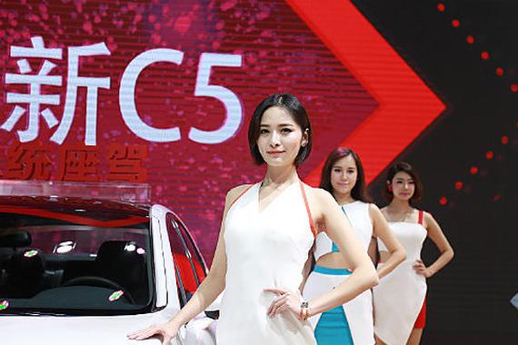 今年车展最强明星脸“阿娇”出场挤爆场馆