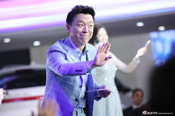 网友:黄渤真喜感！范爷、黄渤等相继亮相车展