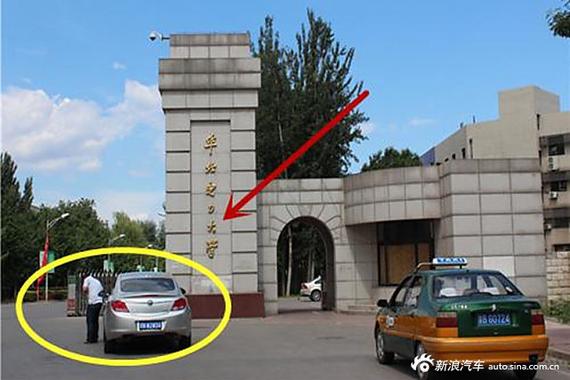 大学城附近车顶的饮料瓶 千万不要拿！