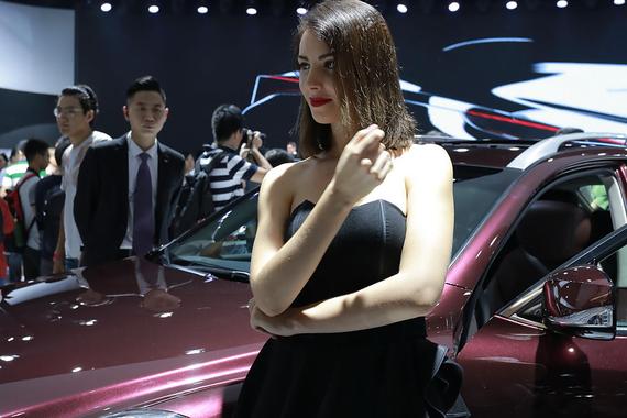 车展上的洋模特 有模有样更有“料”