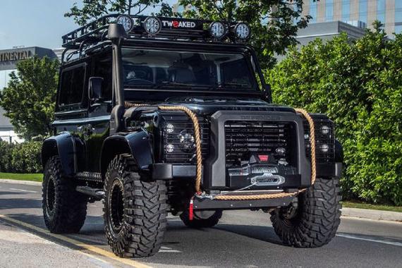 007启发的改装版陆虎Defender