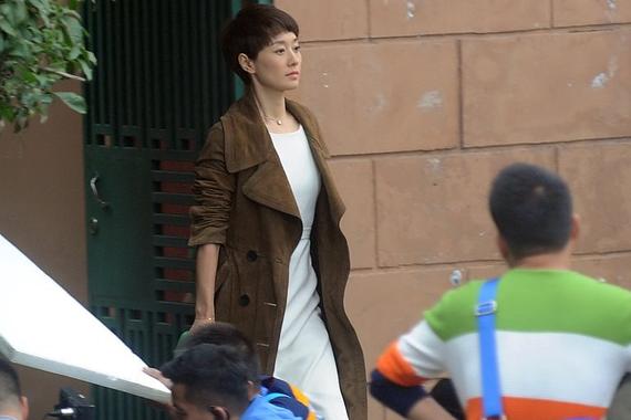 开机待遇不同 马伊琍享豪华房车 袁泉街边等