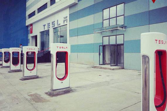 特斯拉发布新充电适配器，可在国标设备上充电