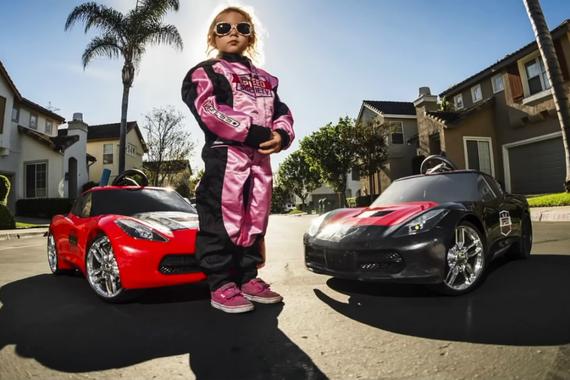 视频：5岁女孩的车技！羡煞多少男子汉