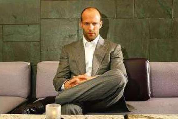 此人是谁 一部电影弄坏10辆奥迪