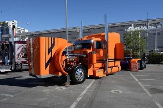 还是美国人会玩 长头卡车改装后太帅了