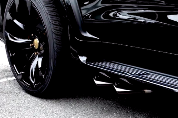 视频:改装版雷克萨斯LX570 声浪太销魂