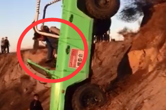 视频：“中国式越野”真是在玩命！