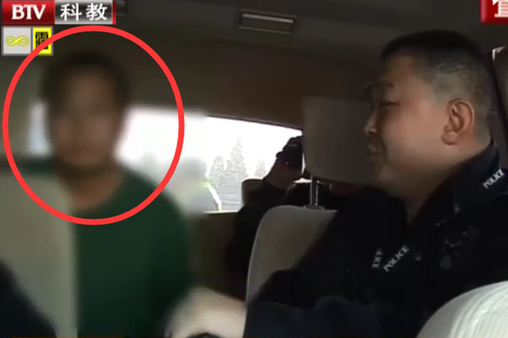 视频：克隆出租车被查！违法司机疯狂逃窜